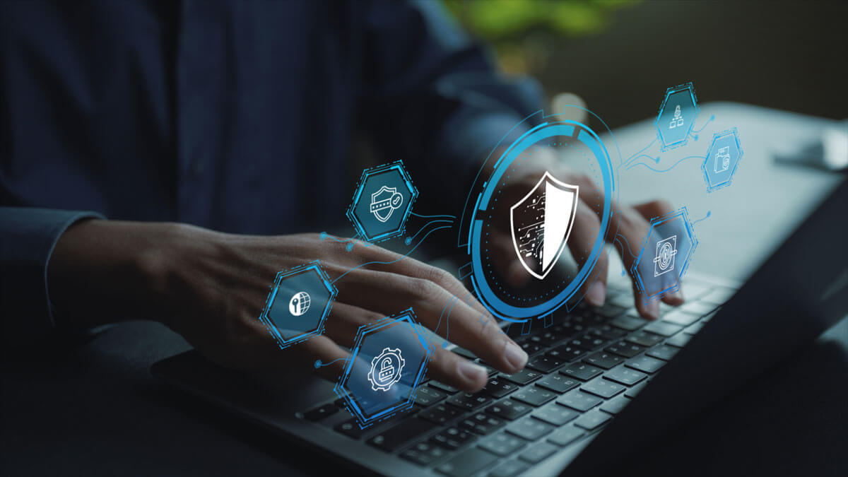 Réunion de sensibilisation à la cybersécurité avec une équipe de PME pendant le Cybermois